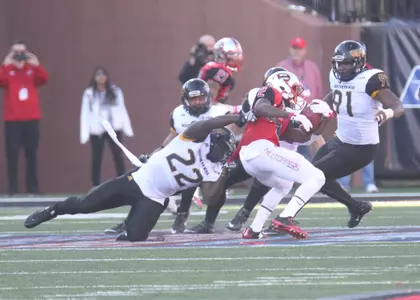Football action vs WKU (Joe Harper/bgnphoto.com)