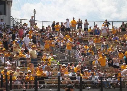 Crowd (Joe Harper/bgnphoto.com)