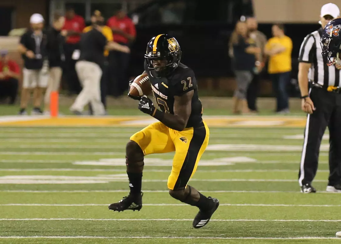 Football Action vs UTSA