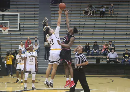 Men's Basketball Action vs William Carey.