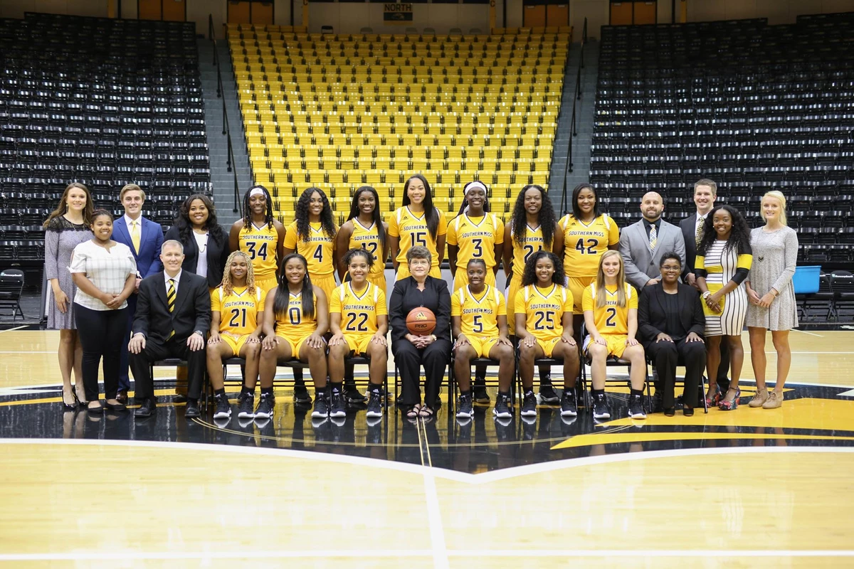 WBB 2018-19 Team Photo