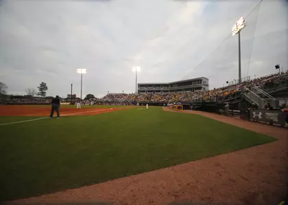 Crowd (Joe Harper/bgnphoto.com)