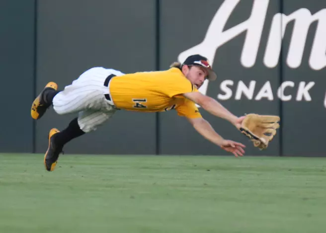 Baseball Falls to Arkansas at NCAA Fayetteville Regional