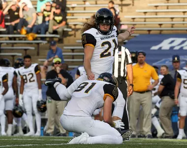 Parker Shaunfield kicks versus Rice (2017)