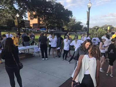 Softball players get ready for 5K