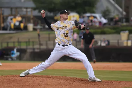 Baseball vs Holy Cross