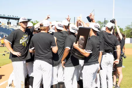 2019 C-USA Tourney Celebration Shot
