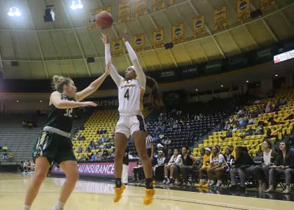 Women's Basketball  Action vs UAB  USM Destiny Smith (4)