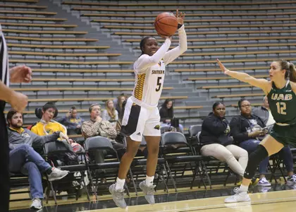 Women's Basketball  Action vs UAB  USM Shonte Hailes (5)
