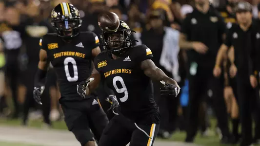 Southern Miss Golden Eagles defensive back Malik Shorts (9) bobbles the ball on the run back of a blocked extra point
in a game between the Southern Miss Golden Eagles and the Louisiana Ragin Cajuns. Saturday, October 27, 2022 (Photo by Joe Harper/BigGold Photinography)