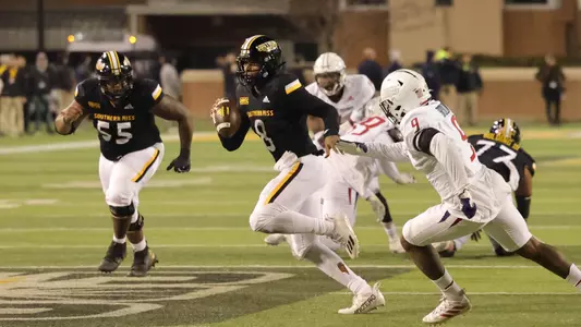 Southern Miss Golden Eagles quarterback Trey Lowe (8) runs the ball in a game between the Southern Miss Golden Eagles and the South Alabama Jaguars. November 19, 2022 (Joe Harper/bgnphoto.com)