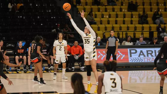 Southern Miss Lady Eagles forward Asjha Leake (35) takes a shot from the free throw line in a game between the Southern Miss Golden Eagles and the Auburn Montgomery.
Wednesday, November 2, 2022. (Joe Harper/bgnphoto.com)
