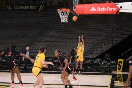 Lani Cornfield (4) makes a three against Lamar
