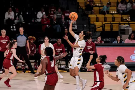 Domonique Davis in action against Alabama