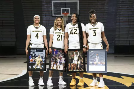 WBB Seniors 2021-22