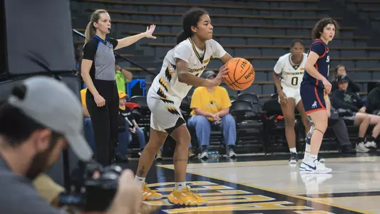 Southern Miss Lady Eagles guard Noelani Cornfield (4) with a throw in pass in a game between the Southern Miss Golden Eagles vs Samford Bulldogs in the NCAA Women's Basketball Game. November 24, 2023. (Joe Harper/bgnphoto.com)
