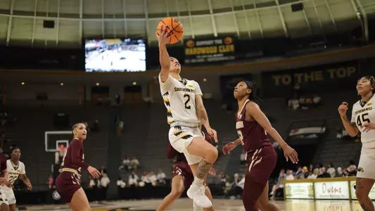 Southern Miss Lady Eagles guard Domonique Davis (2) drives the lane for a lay up in a game between the Southern Miss Golden Eagles and the Texas State Bobcats . February 2, 2023 (Joe Harper/bgnphoto.com)