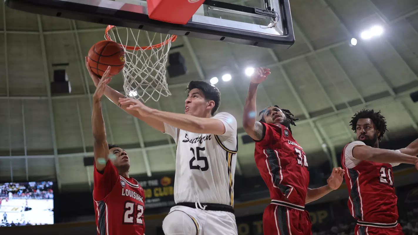 Southern Miss Golden Eagles guard Marcelo Perez (25) shoots a reverse layup in a game between the Southern Miss Golden Eagles and the Louisiana Ragin Cajuns . February 9, 2023 (Joe Harper/bgnphoto.com)