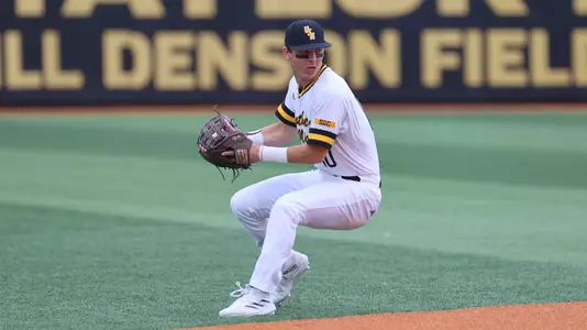 Southern Miss. infielder Dustin Dickerson (10) fields the ball at short stop in a game between the Southern Miss Golden Eagles and James Madison Dukes. April 15, 2023 (Joe Harper/bgnphoto.com)