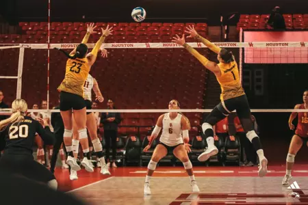 Mia and Cara vs. USC