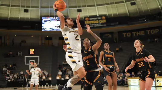 Southern Miss Lady Eagles guard Domonique Davis (2) with a layup over UL Monroe Warhawks guard Daisha Bradford (2) in a game between the Southern Miss Golden Eagles and the UL Monroe Warhawks in a NCAA Women's Basketball game. January 11, 2024. (Joe Harper/bgnphoto.com)