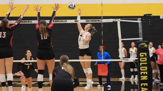 Volleyball Action vs Arkansas State