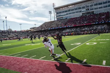 Chandler Pittman catches a ball at Troy