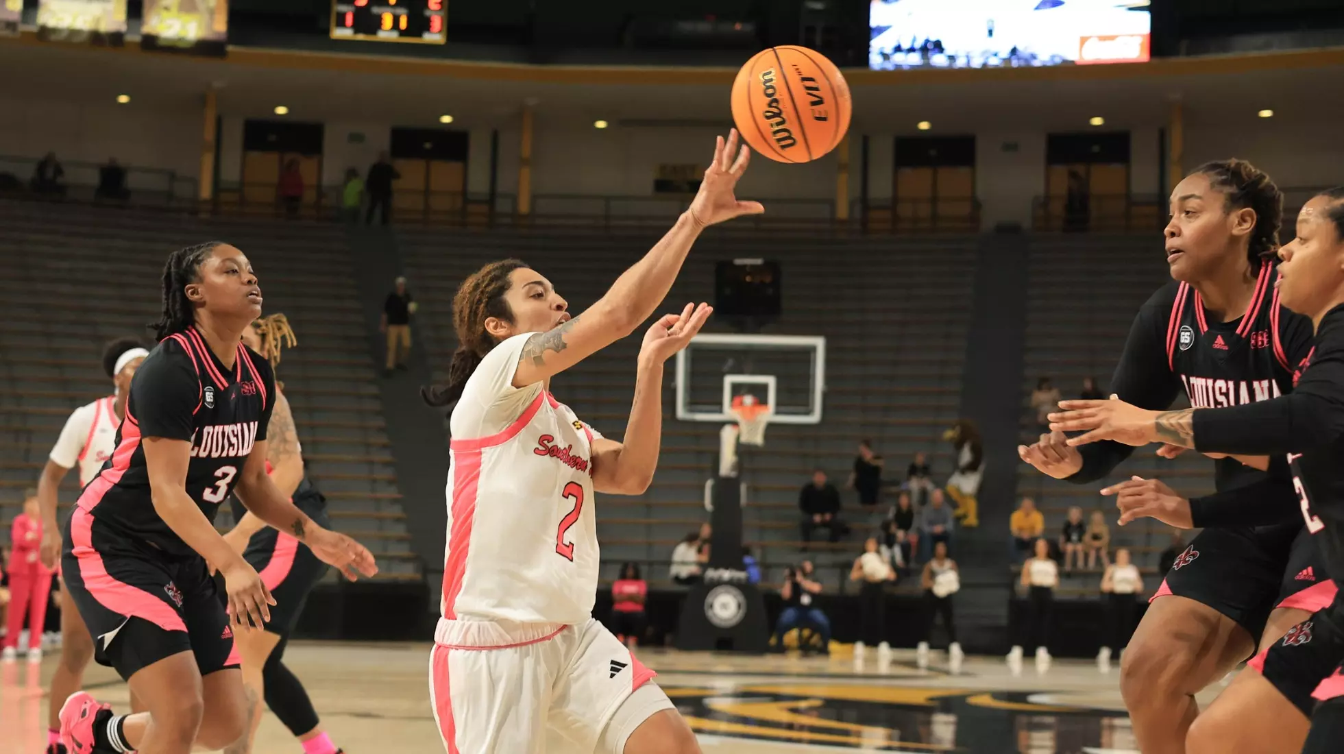 Southern Miss Lady Eagles guard Domonique Davis (2) with a great assist in a game between the Southern Miss Golden Eagles and the Louisiana Ragin Cajuns in a NCAA Women's Basketball game. February 01, 2024. (Joe Harper/bgnphoto.com)