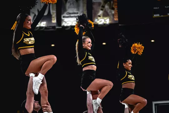 Southern Miss cheer photo