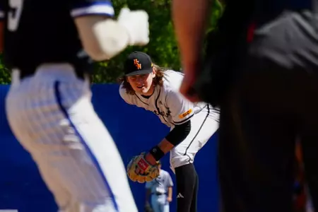 Billy Oldham eyes up Georgia State Batter