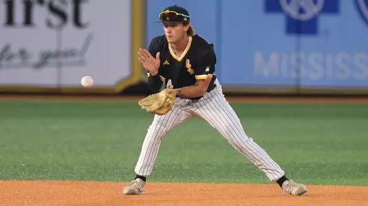 Southern Miss. infielder Ozzie Pratt (4) fields the ball at short stop in a NCAA Baseball game between the Southern Miss Golden Eagles and the University of New Orleans. April 30,24. (Joe Harper/bgnphoto.com)