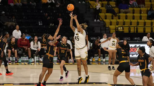 Southern Miss Lady Eagles center Melyia Grayson (45) with a short jump shot over UL Monroe Warhawks guard Ciante Downs (23) In a game between the Southern Miss Golden Eagles and the UL Monroe Warhawks in a NCAA Women’s basketball  game. January 16, 2025 (Joe Harper/bgnphoto.com)