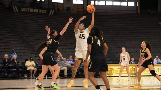 Southern Miss Lady Eagles center Melyia Grayson (45) with a layup In a game between the Southern Miss Golden Eagles and Aop State in a NCAA Women’s basketball game January 4, 2025 (Joe Harper/bgnphoto.com