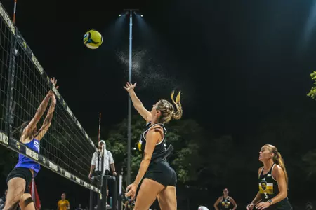 Zuzanna Michalska at the net