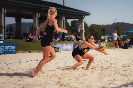 Dennis and Michalska Qualify for AVCA Beach National Championships