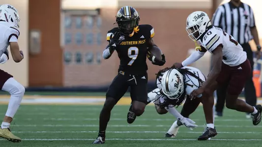 Southern Miss Golden Eagles wide receiver Elijah Metcalf (9) breaks into the open in a game between Southern Miss Golden Eagles and Texas State Bobcats and in the NCAA Football game. November 15, 2025 (Joe Harper/bgnphoto.com)
