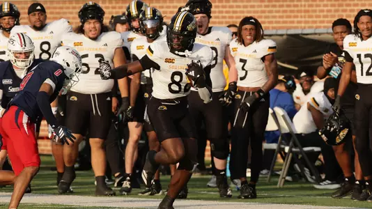 Southern Miss Golden Eagles tight end Kyirin Heath (88) heading down the field after a catch in a game between Southern Miss Golden Eagles and South Alabama and in the NCAA Men’s Basketball game. November 22, 2025 (Joe Harper/bgnphoto.com)