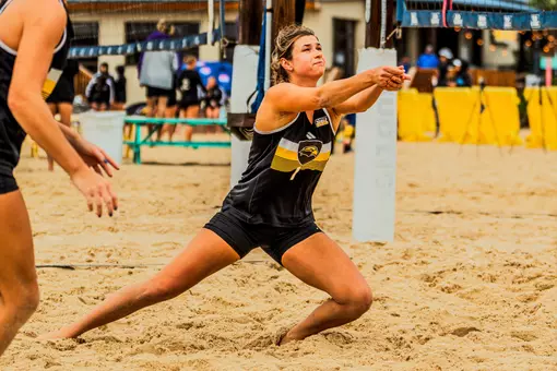 Zuzanna Michalska digs at Coconut Beach