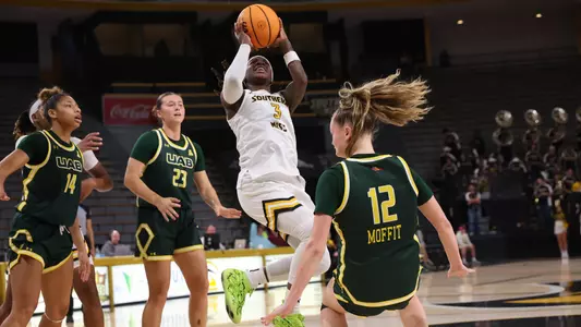 Southern Miss Lady Eagles guard Jakayla Johnson (3) drives the lane for a layup in a game between Southern Miss Golden Eagles and UAB Blazers and in the NCAA Women’s Basketball game. December 07, 2025 (Joe Harper/bgnphoto.com)