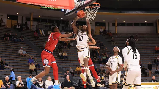 Southern Miss Golden Eagles guard Cobie Montgomery (10) goes in for a layup in a game between the Southern Miss Golden Eagles and South Alabama in a NCAA Mens basketball game. February 26, 2025 (Joe Harper/bgnphoto.com)