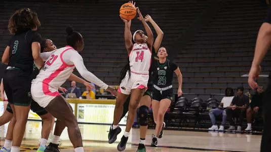 Southern Miss Lady Eagles guard Nyla Jean (14) with a layup in a game between the Southern Miss Lady Eagles and the Ohio Bobcats in a NCAA Women’s basketball game. February 08, 2025 (Joe Harper/bgnphoto.com)
