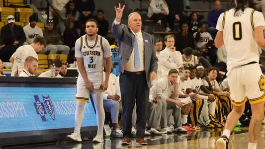 Southern Mississippi Golden Eagles head coach Jay Ladner calls a defensive play in a game between Southern Miss Golden Eagles and James Madison in a NCAA Men’s Basketball game. January 31, 2026 (Joe Harper/bgnphoto.com)
