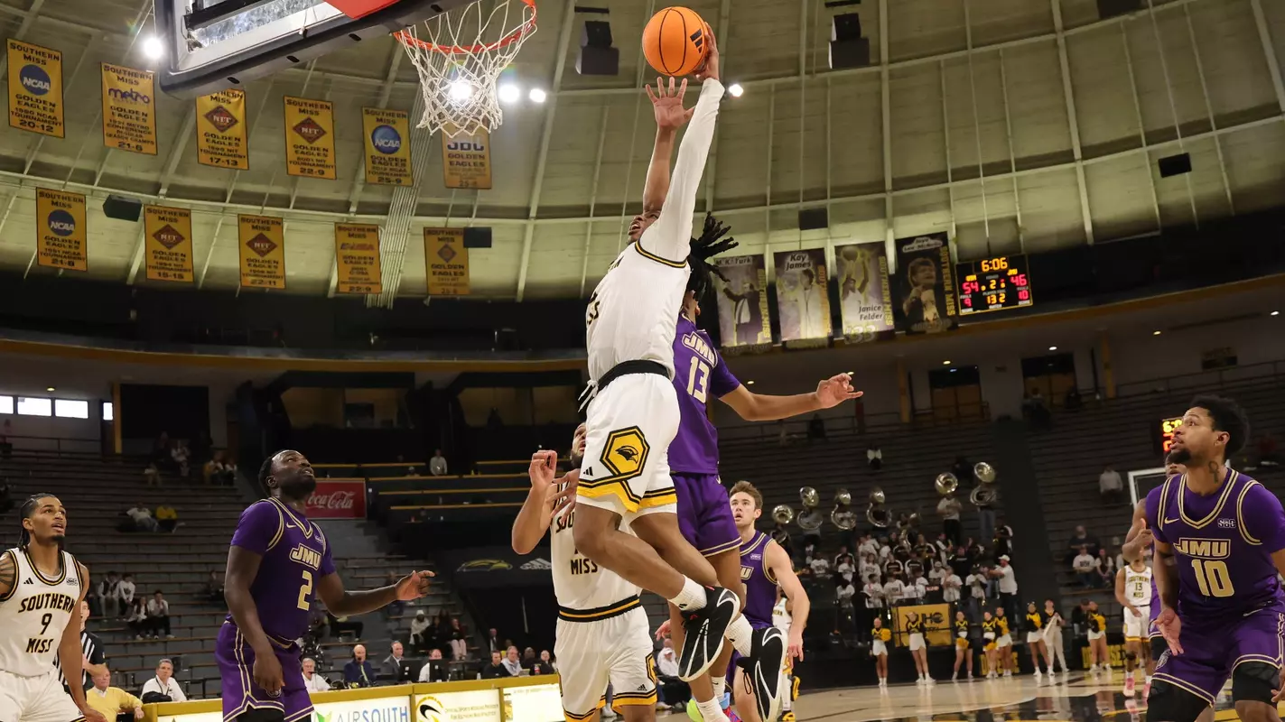 Southern Mississippi Golden Eagles forward Tylik Weeks (4)goes up for a dunk in a game between Southern Miss Golden Eagles and James Madison in a NCAA Men’s Basketball game. January 31, 2026 (Joe Harper/bgnphoto.com)