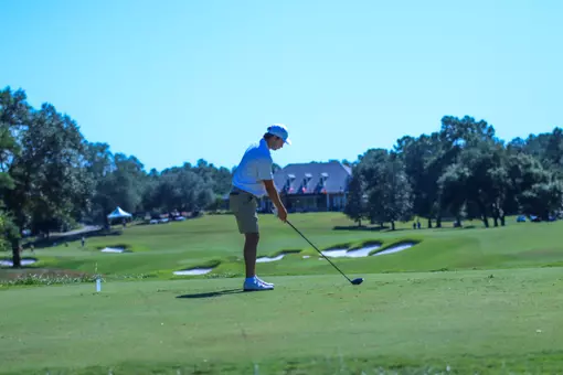 Benjamin Fernandez tee'ing off