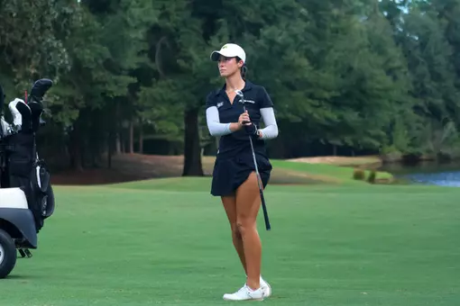 Louise Cuyvers club twirl