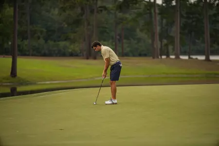 Benjamin Fernandez putt