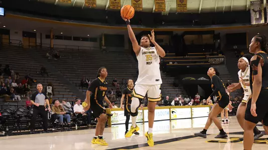 Basketball action in a game between Southern Miss and ULM in a NCAA Women’s Basketball game. February 12, 2026 (Joe Harper/bgnphoto.com)