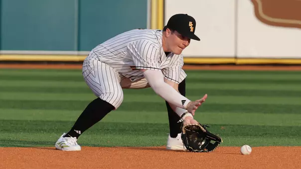Southern Mississippi Golden Eagles infielder Kyle Morrison (17) fields the ball at scout base in a game between Southern Miss and UC Santa Barbara in a NCAA baseball game. February 13, 2026 (Joe Harper/bgnphoto.com)