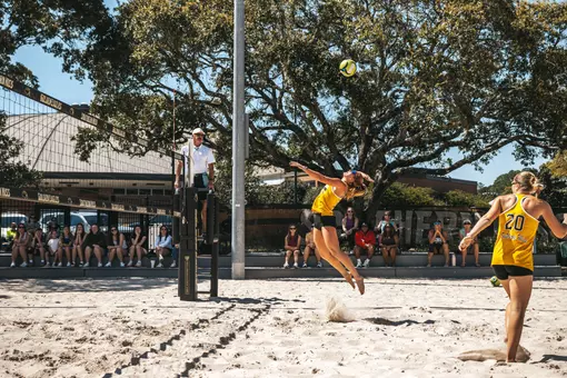 Golden Eagles at the net in Spring Break Slam