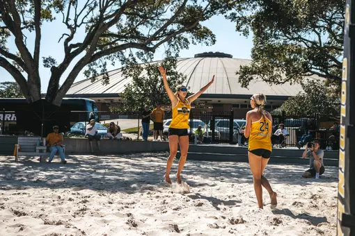 Zuzanna Michalska (1) celebrates with Kenzie Boyd (24)